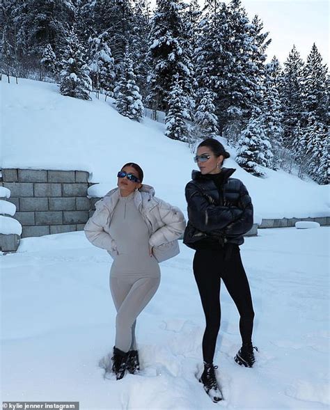 kylie jenner ski outfit